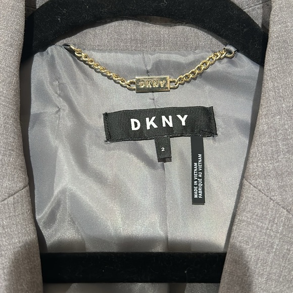 DKNY SUIT, Brand new Never used - Picture 2 of 2